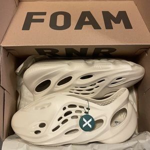 Adidas Yeezy Foam RNNR Sand (Foam Runner)